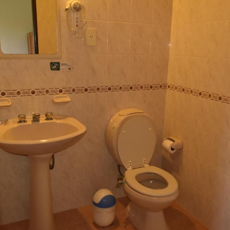 Hostal Madryn - Double Room with Private Bathroom - 4