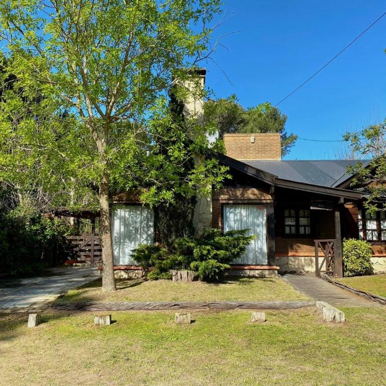 Casa Crisantemos - Three-Bedroom House - 1