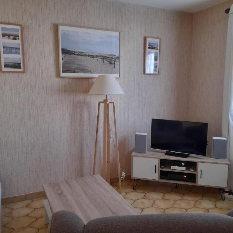 Maison T3 avec cour, à deux pas du port de l'Aiguillon, proche commodités et plage - Arcachon - FR-1-319-126 - Holiday Home (5 Adults) - 3