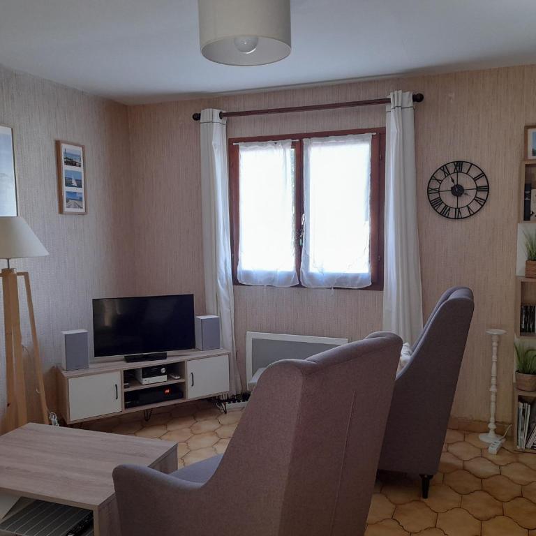 Maison T3 avec cour, à deux pas du port de l'Aiguillon, proche commodités et plage - Arcachon - FR-1-319-126 - Holiday Home (5 Adults) - 5