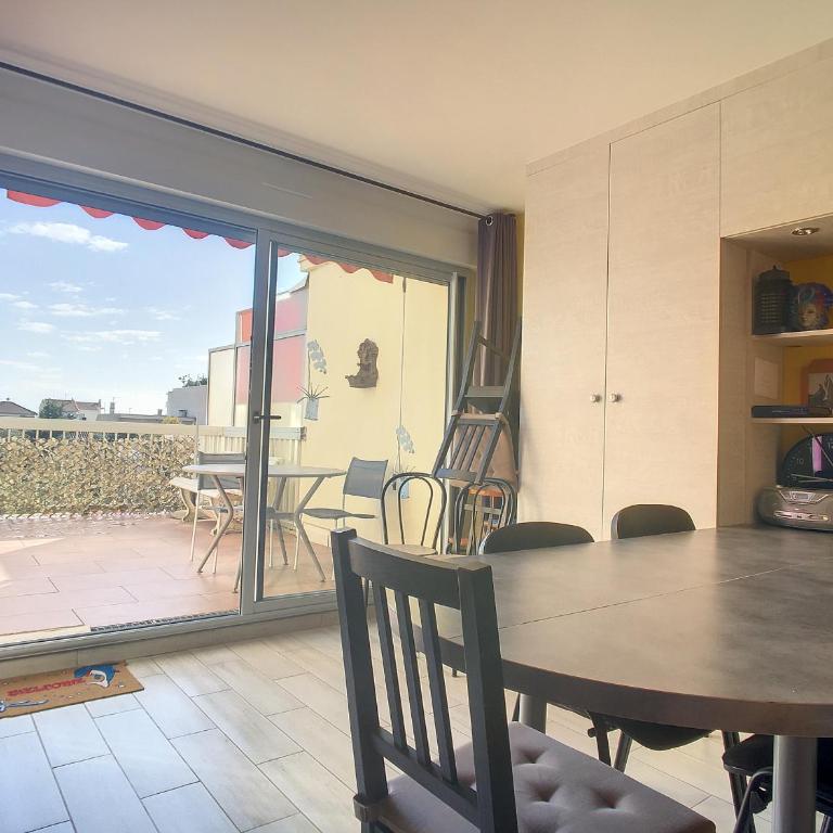 Bel F2 Cabine avec Garage, Proche Plage et Port, Grande Terrasse ensoleillée - Appartement 1 Chambre - 8