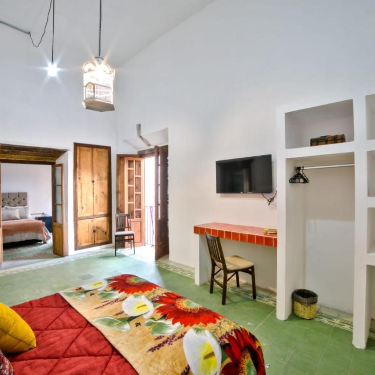 Casa las Fuentes - Quadruple Room with Balcony - 5