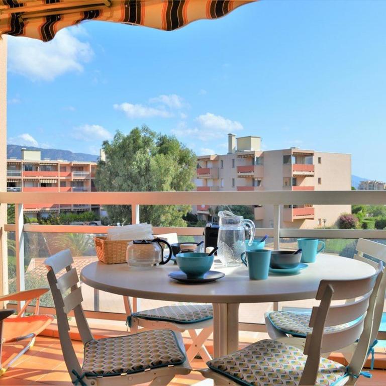 Studio cosy avec terrasse, piscine, tennis, Wi-Fi - Accès direct plage - Bormes-les-Mimosas - FR-1-251-560 - Appartement - 1