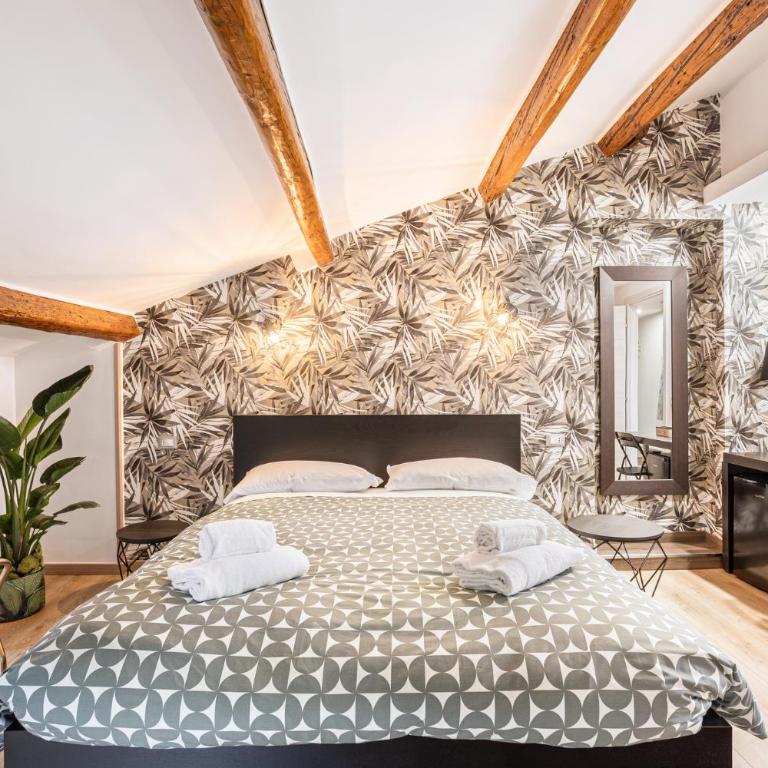 Vatican Vittoria Suites - Urban garden - Rooms - Vatican Museum - Deluxe Room - 8