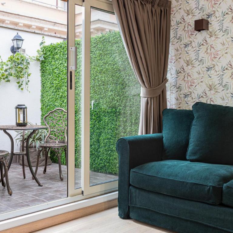 Vatican Vittoria Suites - Urban garden - Rooms - Vatican Museum - Junior Suite - 1