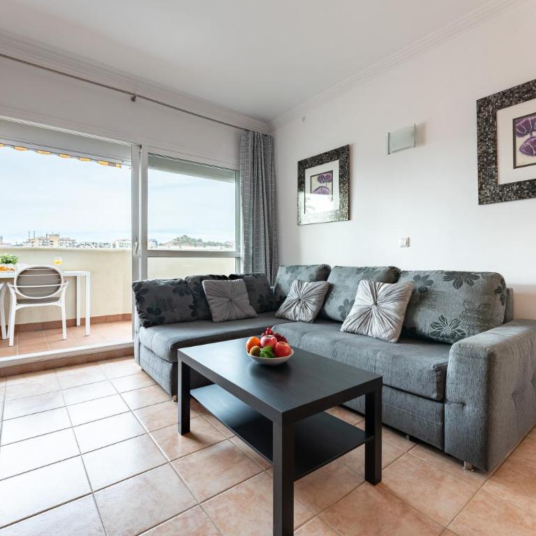 Benalbeach Bliss Seafront Retreat with Balcony - Apartment with Sea View - 10