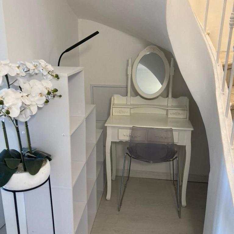 hyper centre Antibes maison de villes 100m2 ; terrasse 20 m2 - Appartement - 9
