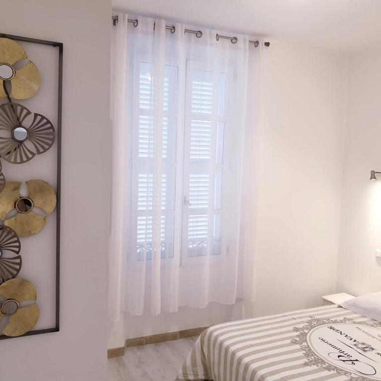 hyper centre Antibes maison de villes 100m2 ; terrasse 20 m2 - Appartement - 10