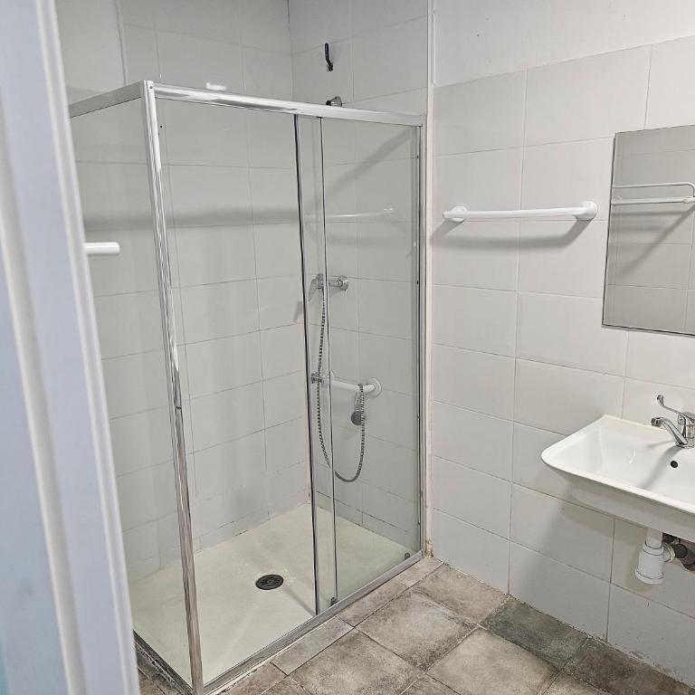 MHrosa - Double Room with Private Bathroom - 2