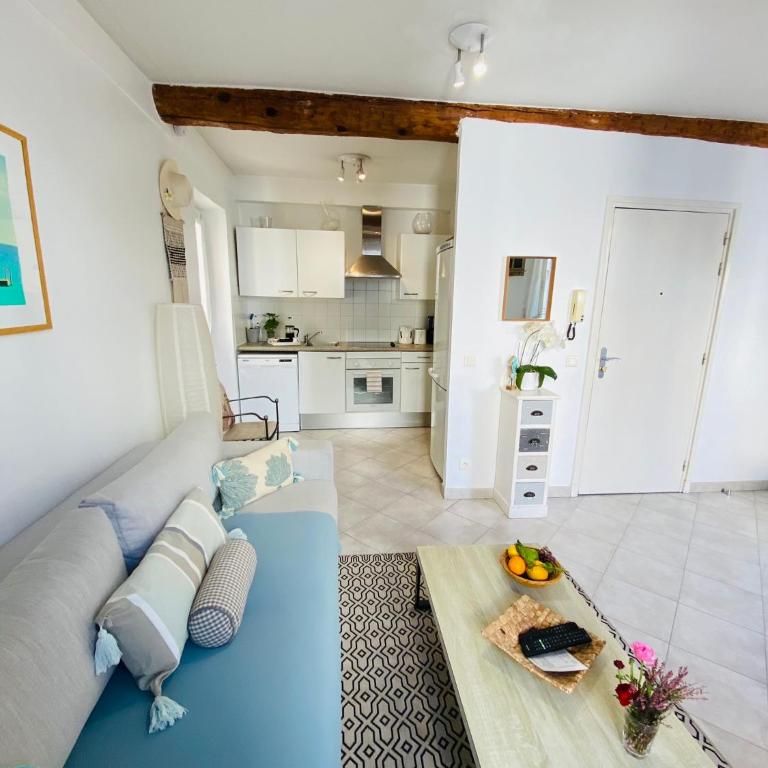 Balcony in Heart of Old Antibes, AC, View - Appartement avec Balcon - 22