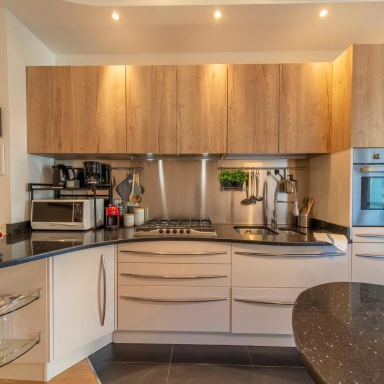 Danti Chic - Two-Bedroom Apartment - 18