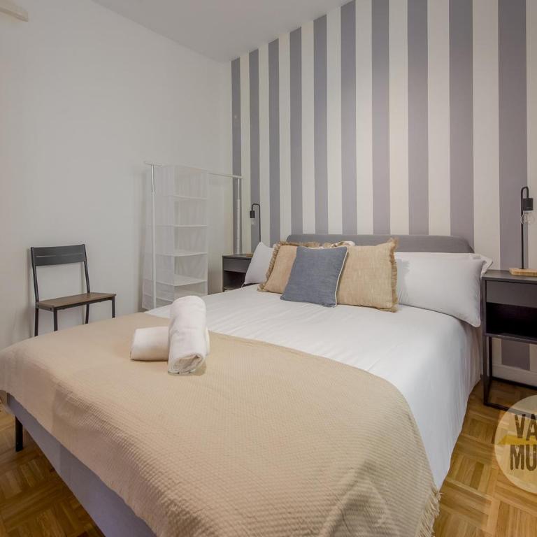 Practico Apt 7pax en Calle Santa Ana Centro de Madrid - Apartment - 42
