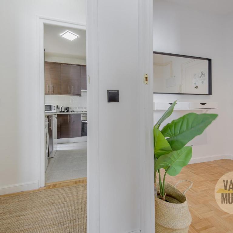 Practico Apt 7pax en Calle Santa Ana Centro de Madrid - Apartment - 32