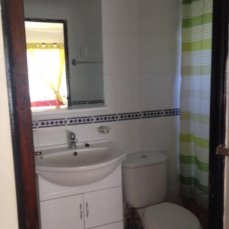 Casa 3 d 2 B 2 E zona 4 esquina - Three-Bedroom House - 14