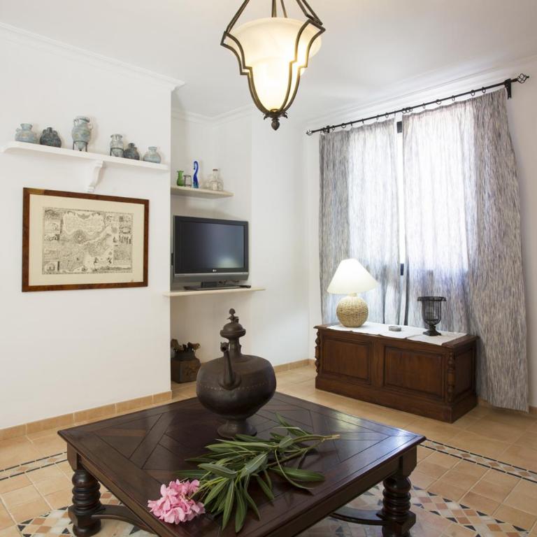 AGUAIT II - VILLA WITH PRIVATE MOUNTAIN PATH-BEACH APPROX 5 MIN WALKING BEACH,property belong Puerto Pollensa Villas and apartments - Villa - 25