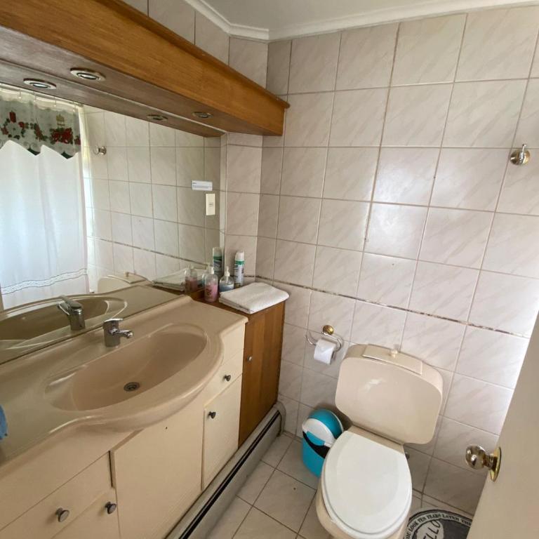 Karol Hostal - Habitación Familiar con baño privado - 1