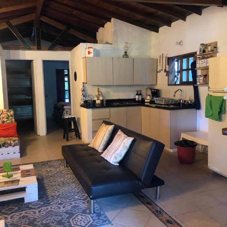 Casa Rustica con chimenea en su interior, rodeado de los cuatro elementos tierra, fuego, aire y agua, ubicada en sector tranquilo, para descansar en familia o amigos, - Casa con 1 dormitorio - 6