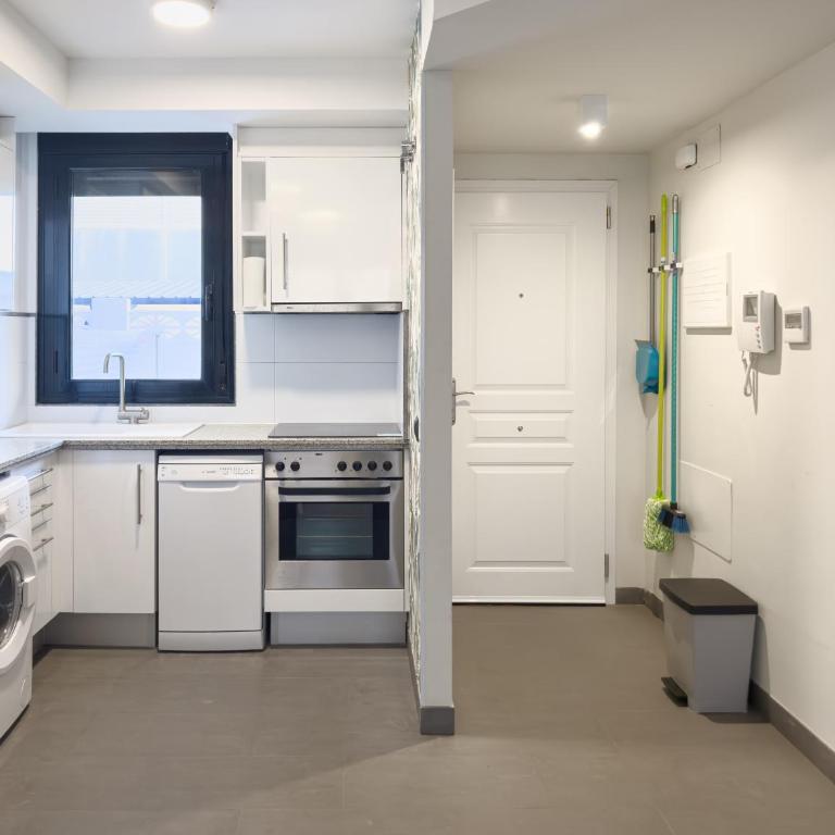 Apartamento con jardín en primera linea de playa con parking y piscina - Apartamento - Planta baja - 8