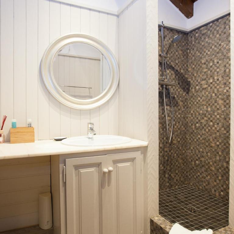 Tarter Chalets Apartaments - Two Bedroom Rustic Apartment with a Fireplace - 9