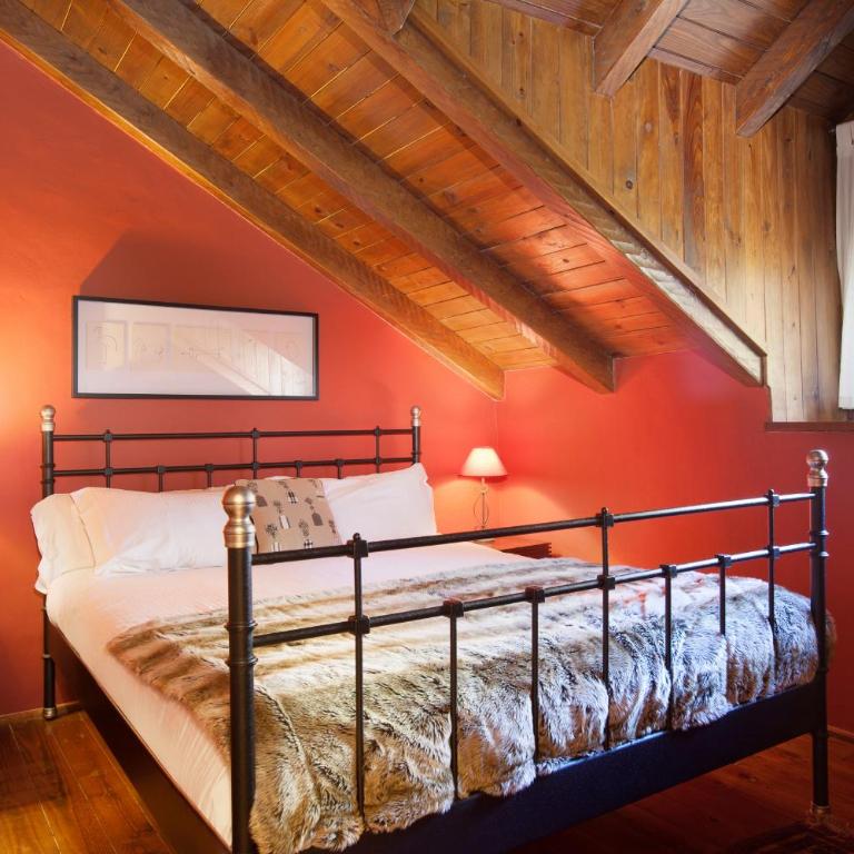 Tarter Chalets Apartaments - Two Bedroom Rustic Apartment with a Fireplace - 4