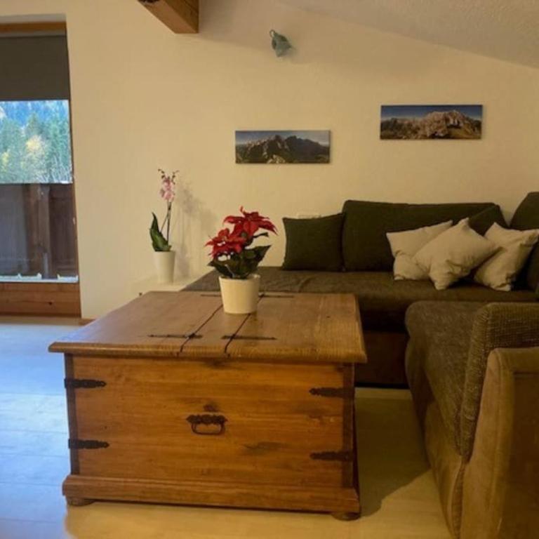 Große schöne Mansardenwohnung mit 2 Balkonen - Two-Bedroom Apartment - 17