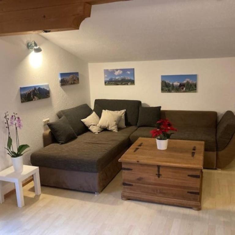 Große schöne Mansardenwohnung mit 2 Balkonen - Two-Bedroom Apartment - 16