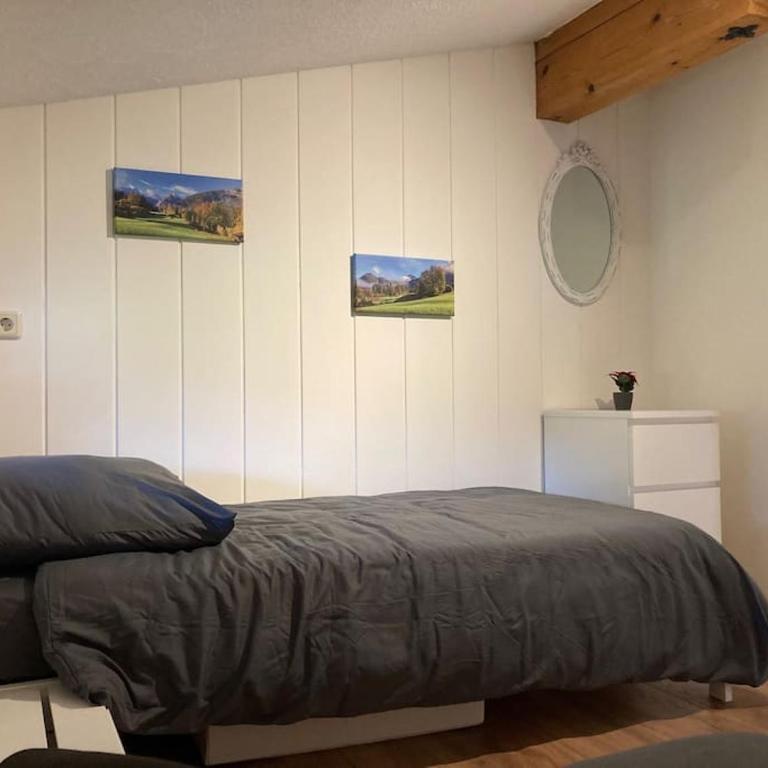Große schöne Mansardenwohnung mit 2 Balkonen - Two-Bedroom Apartment - 28