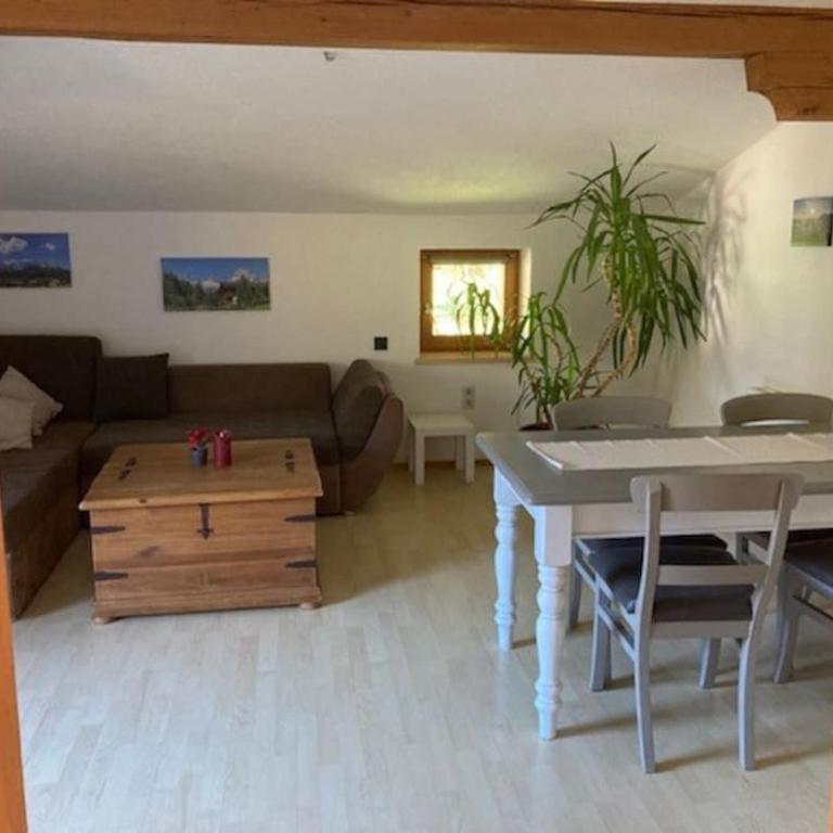 Große schöne Mansardenwohnung mit 2 Balkonen - Two-Bedroom Apartment - 15