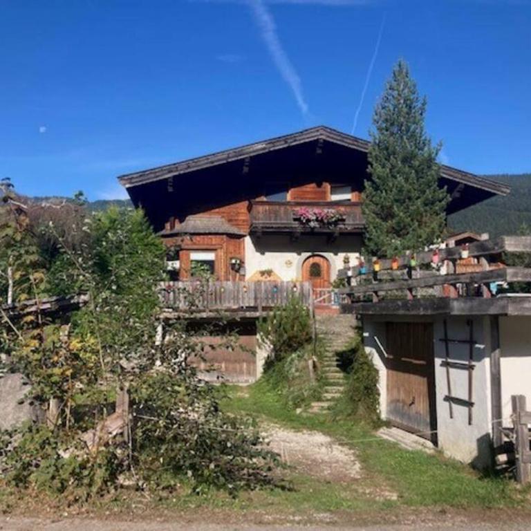 Große schöne Mansardenwohnung mit 2 Balkonen - Two-Bedroom Apartment - 5