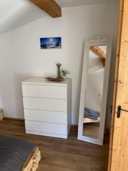Große schöne Mansardenwohnung mit 2 Balkonen - Two-Bedroom Apartment - 24