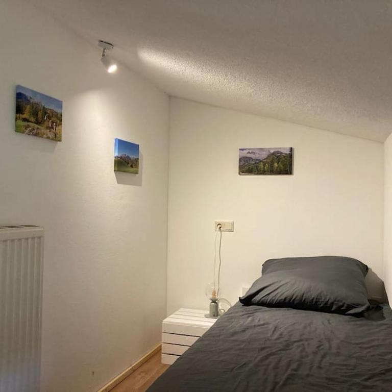 Große schöne Mansardenwohnung mit 2 Balkonen - Two-Bedroom Apartment - 30
