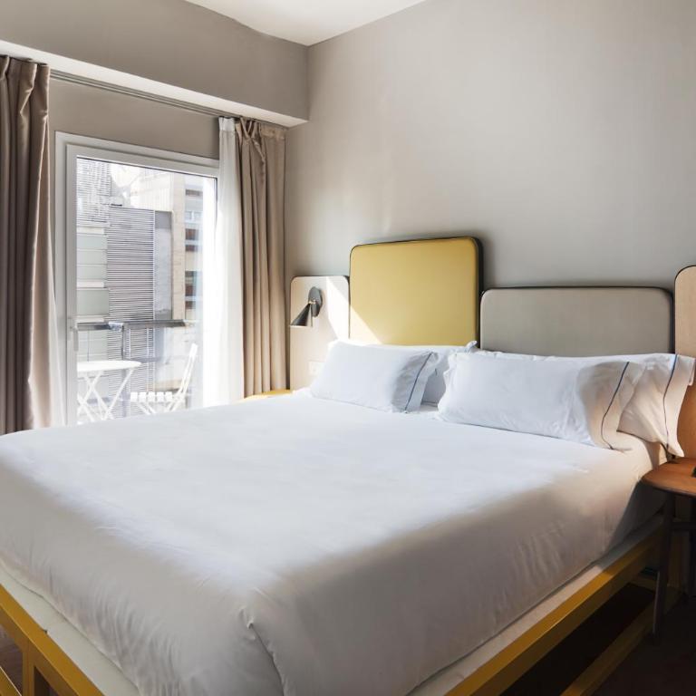 One Shot Colón - Double Room with Balcony - 2