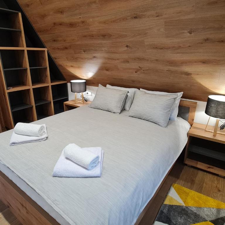 Bajkoviti bungalov - Three-Bedroom House - 10