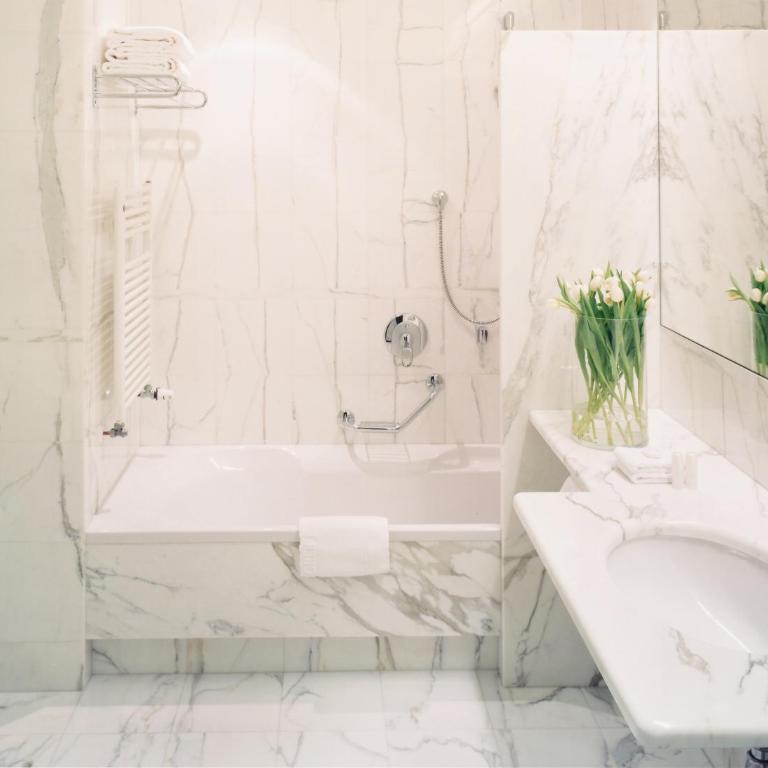 Hotel Greif, a Member of Design Hotels - Junior Suite - 5
