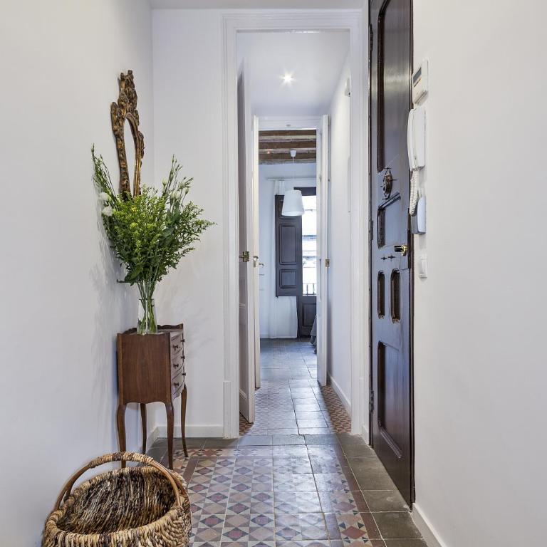Aspasios Charming Flats - Two-Bedroom Apartment with Terrace - 3