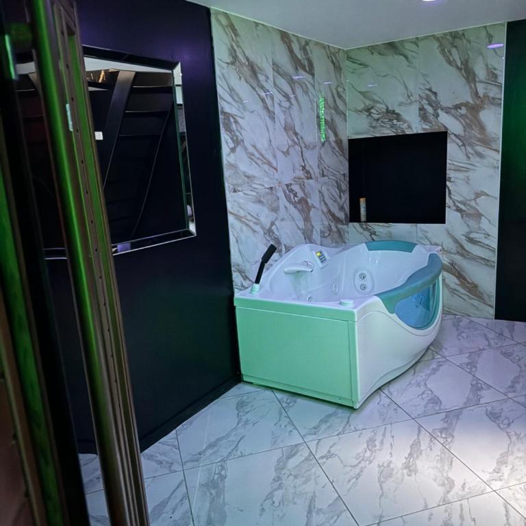 Maison Appartement Triplex avec jacuzzi et sauna - Maison 2 Chambres - 3