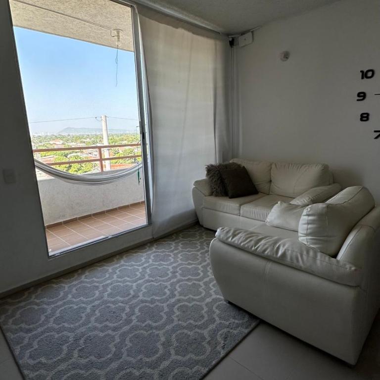 Cómodo y amplio apartamento - Three-Bedroom Apartment - 23