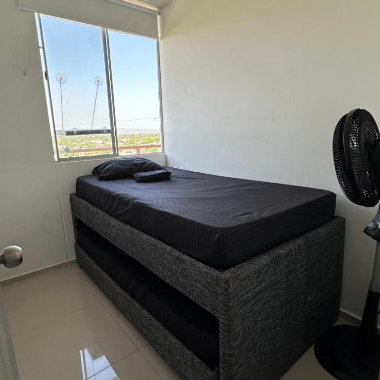 Cómodo y amplio apartamento - Three-Bedroom Apartment - 13