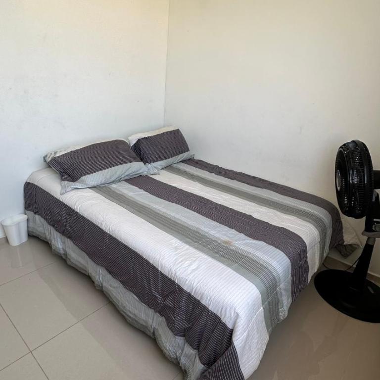 Cómodo y amplio apartamento - Three-Bedroom Apartment - 10