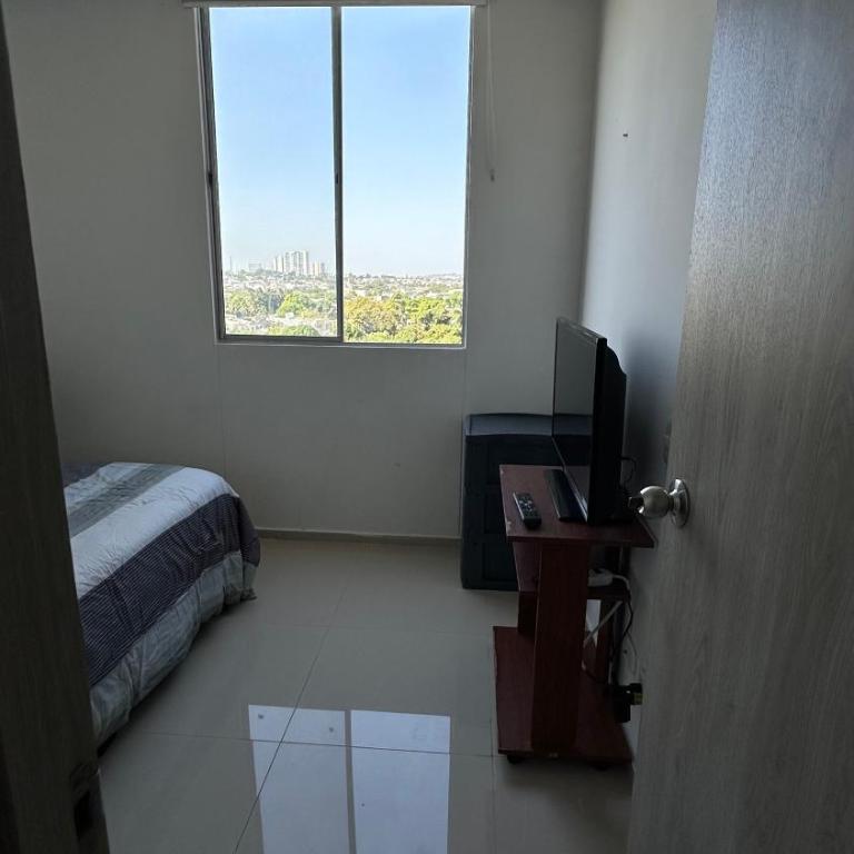 Cómodo y amplio apartamento - Three-Bedroom Apartment - 9
