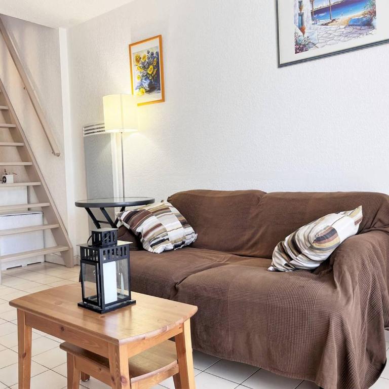 Duplex ensoleillé avec terrasse, 5 couchages, proche plage, parking inclus - Le Lavandou - FR-1-251-565 - Appartement - 7