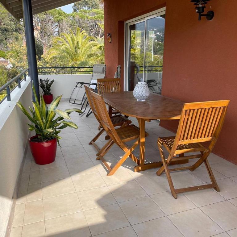 Appartement 2 chambres + mezzanine, proche plage, climatisé, terrasse, parking réservé - FR-1-768-61 - Appartement - 1