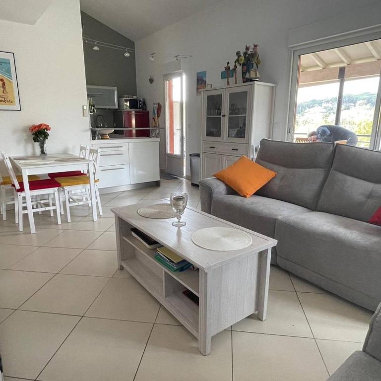 Appartement 2 chambres + mezzanine, proche plage, climatisé, terrasse, parking réservé - FR-1-768-61 - Appartement - 4