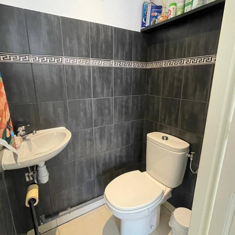Appartement 2 chambres + mezzanine, proche plage, climatisé, terrasse, parking réservé - FR-1-768-61 - Appartement - 10