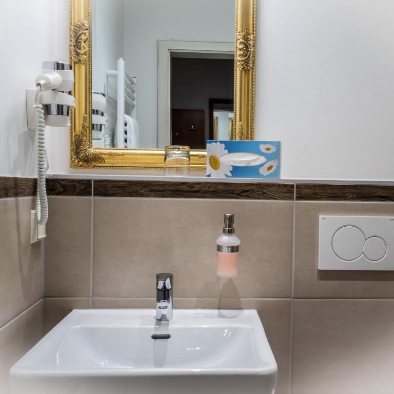 Alpenstadthotels - Doppelzimmer im Nebengebäude Villa Erika - 6