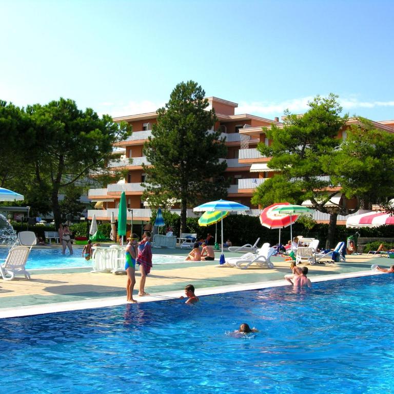 Residence Valbella - Monolocale con Vista Piscina (4 Adulti) - 10