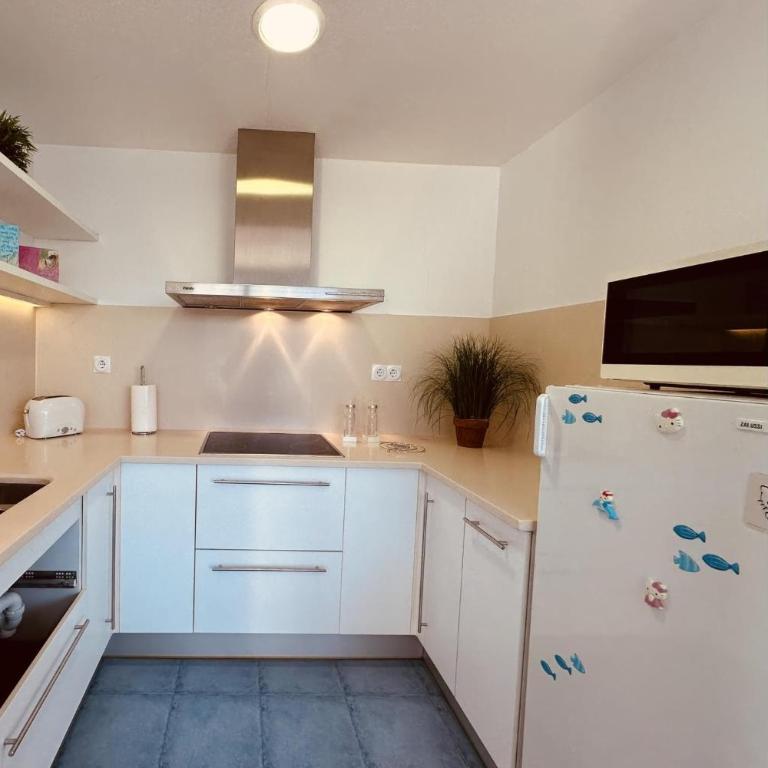 LETS HOLIDAYS Apartment with terrace near beach 2 - Apartamento - 12