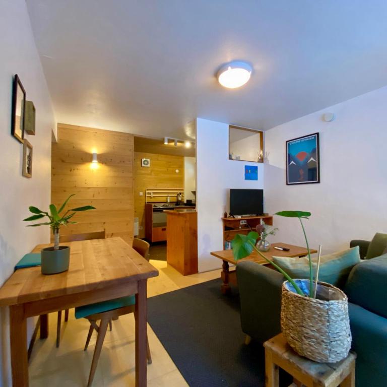 The Old School House, Les Ougiers - Appartement - Vue sur Jardin - 24