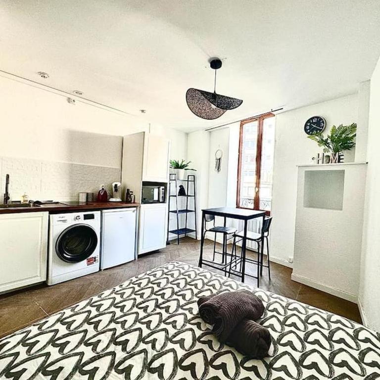 Très grand studio à deux pas de la place de Jaude Puits Artesien - Appartement 1 Chambre - 2
