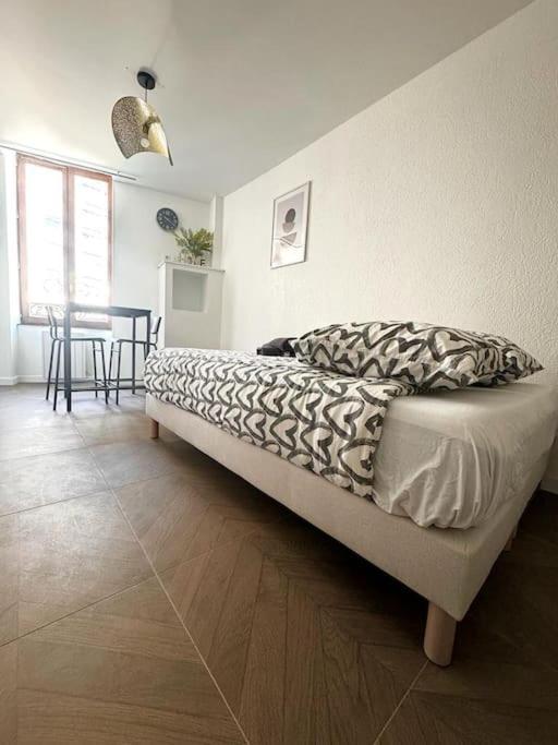 Très grand studio à deux pas de la place de Jaude Puits Artesien - Appartement 1 Chambre - 12